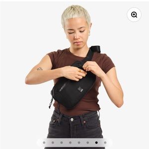 Chrome Industries zip top waist fanny sling pack 3L